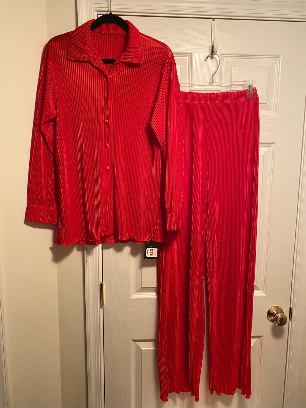 Red Pleated 2 Piece Oversized Pants Set…size S